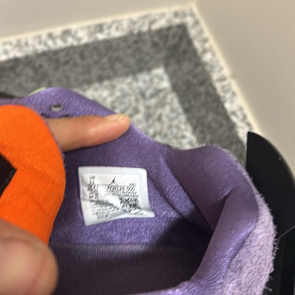 Jordan 4 retro ( canyon purple ) size 11 US men - Picture 9 of 9